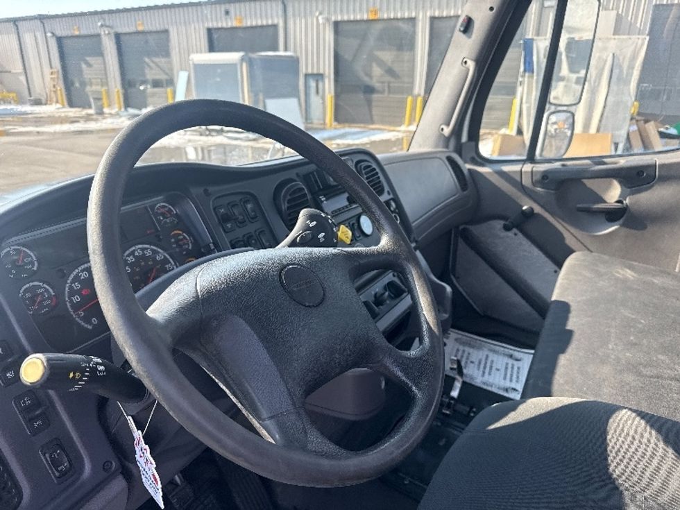 Day Cab Tractor-Heavy Duty Tractors-Freightliner-2020-M211264S-Obetz-OH-368,683\n\t\tmiles-$ 37,750 - Image 10