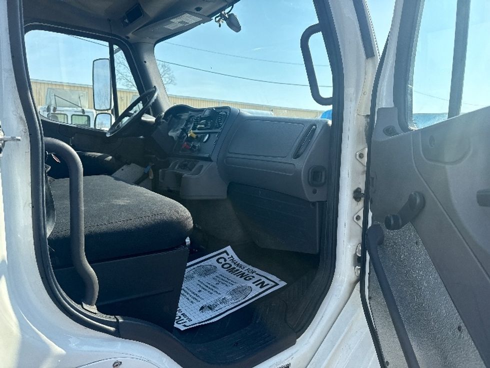 Day Cab Tractor-Heavy Duty Tractors-Freightliner-2020-M211264S-Obetz-OH-368,683\n\t\tmiles-$ 37,750 - Image 12