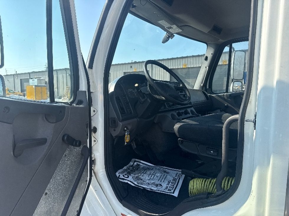 Day Cab Tractor-Heavy Duty Tractors-Freightliner-2020-M211264S-Obetz-OH-368,683\n\t\tmiles-$ 37,750 - Image 9