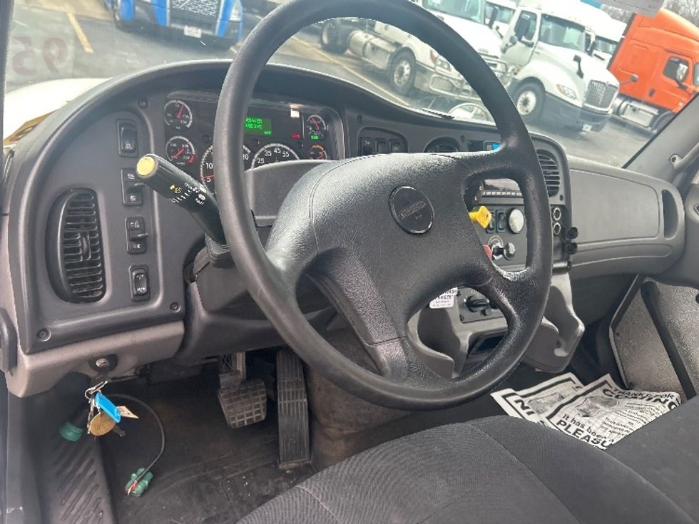 Day Cab Tractor-Heavy Duty Tractors-Freightliner-2020-M211264S-Obetz-OH-371,558\n\t\tmiles-$ 37,750 - Image 10