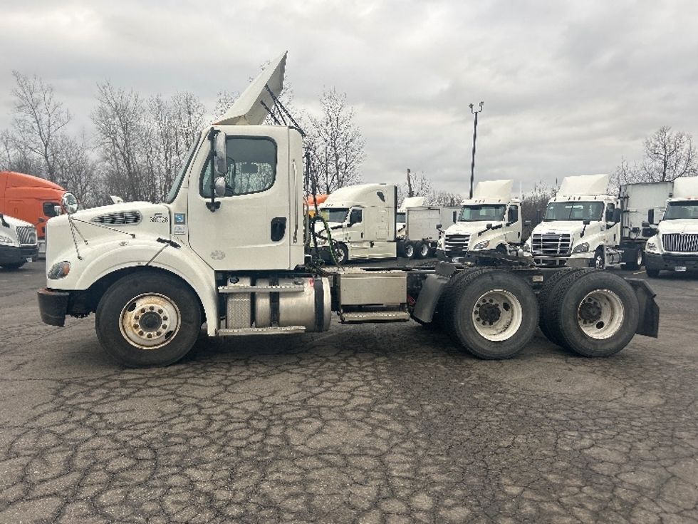 Day Cab Tractor-Heavy Duty Tractors-Freightliner-2020-M211264S-Obetz-OH-371,558\n\t\tmiles-$ 37,750 - Image 4