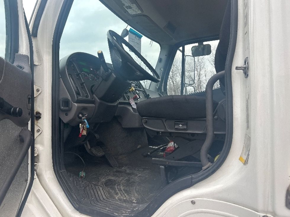 Day Cab Tractor-Heavy Duty Tractors-Freightliner-2020-M211264S-Obetz-OH-371,558\n\t\tmiles-$ 37,750 - Image 9