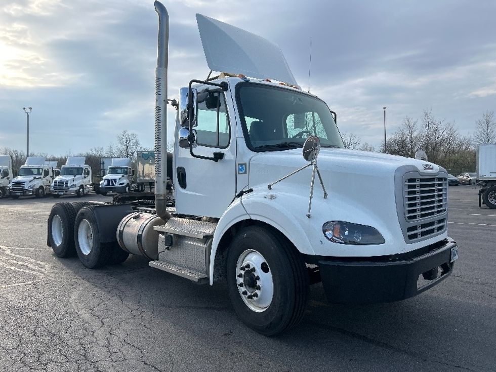 Day Cab Tractor-Heavy Duty Tractors-Freightliner-2020-M211264S-Obetz-OH-428,631\n\t\tmiles-$ 37,000 - Image 1