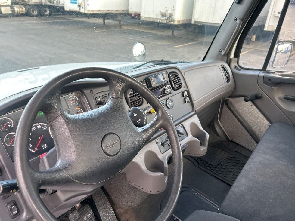 Day Cab Tractor-Heavy Duty Tractors-Freightliner-2020-M211264S-Obetz-OH-428,631\n\t\tmiles-$ 37,000 - Image 10