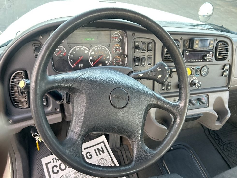 Day Cab Tractor-Heavy Duty Tractors-Freightliner-2020-M211264S-Obetz-OH-428,631\n\t\tmiles-$ 37,000 - Image 11