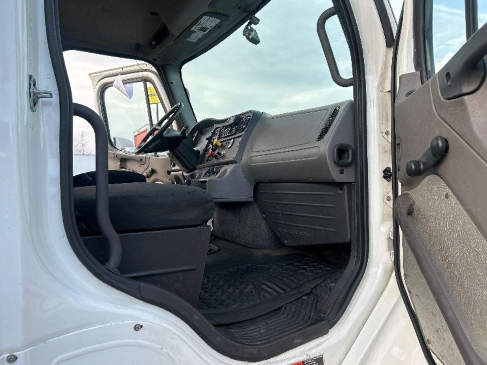 Day Cab Tractor-Heavy Duty Tractors-Freightliner-2020-M211264S-Obetz-OH-428,631\n\t\tmiles-$ 37,000 - Image 12