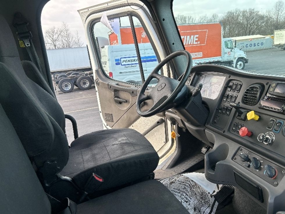 Day Cab Tractor-Heavy Duty Tractors-Freightliner-2020-M211264S-Obetz-OH-428,631\n\t\tmiles-$ 37,000 - Image 14