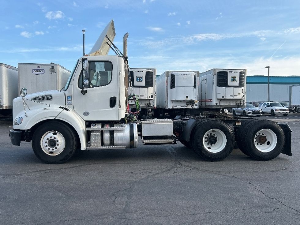 Day Cab Tractor-Heavy Duty Tractors-Freightliner-2020-M211264S-Obetz-OH-428,631\n\t\tmiles-$ 37,000 - Image 4