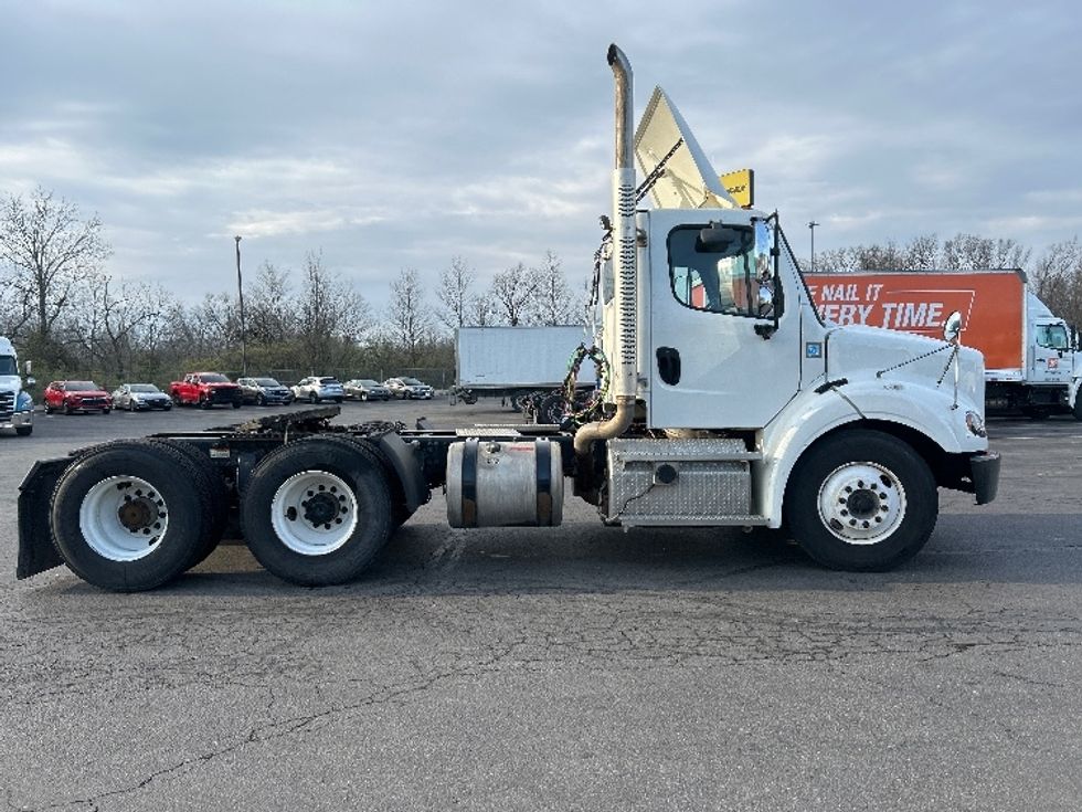 Day Cab Tractor-Heavy Duty Tractors-Freightliner-2020-M211264S-Obetz-OH-428,631\n\t\tmiles-$ 37,000 - Image 8