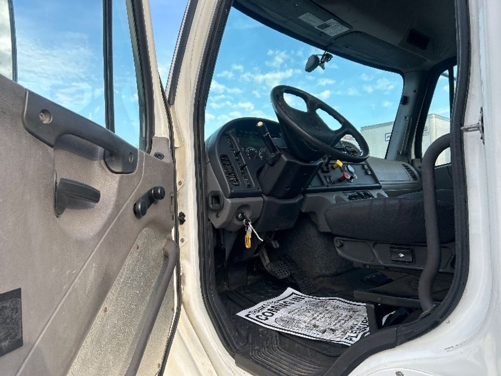Day Cab Tractor-Heavy Duty Tractors-Freightliner-2020-M211264S-Obetz-OH-428,631\n\t\tmiles-$ 37,000 - Image 9