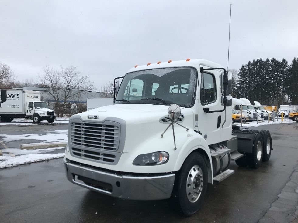Day Cab Tractor-Heavy Duty Tractors-Freightliner-2020-M211264S-Pewaukee-WI-147,899\n\t\tmiles-$ 56,000 - Image 3
