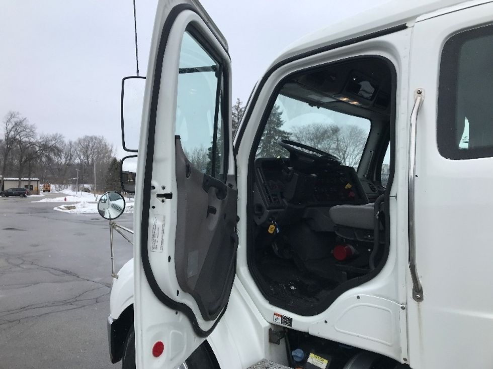 Day Cab Tractor-Heavy Duty Tractors-Freightliner-2020-M211264S-Pewaukee-WI-147,899\n\t\tmiles-$ 56,000 - Image 9