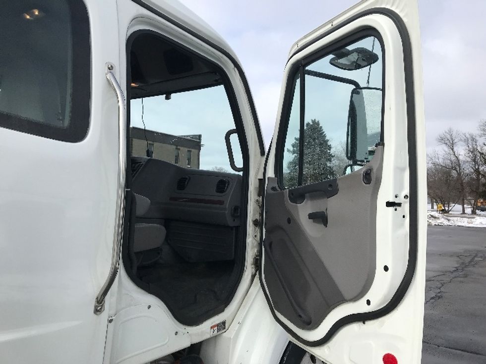 Day Cab Tractor-Heavy Duty Tractors-Freightliner-2020-M211264S-Pewaukee-WI-73,566\n\t\tmiles-$ 60,000 - Image 12