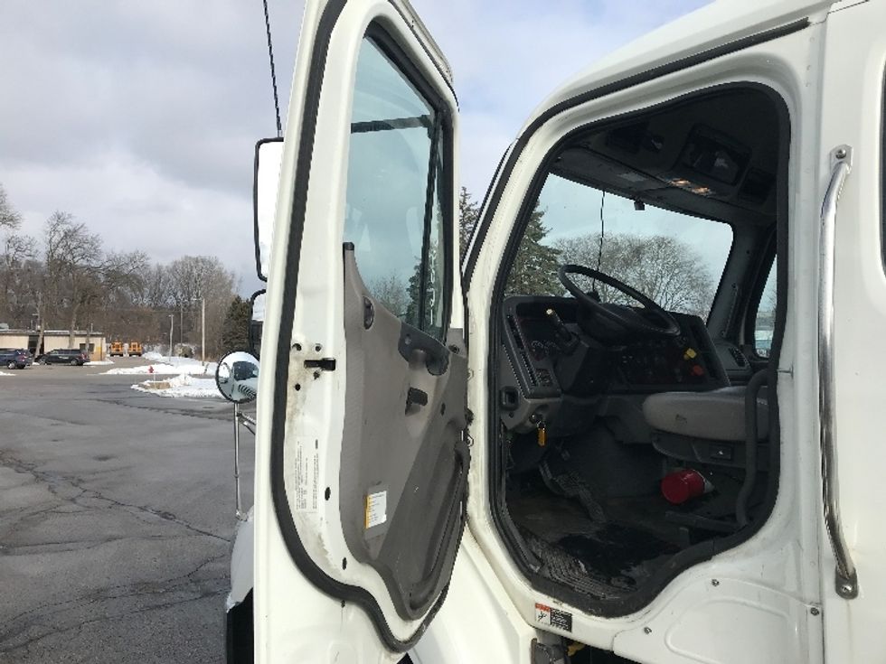 Day Cab Tractor-Heavy Duty Tractors-Freightliner-2020-M211264S-Pewaukee-WI-73,566\n\t\tmiles-$ 60,000 - Image 9