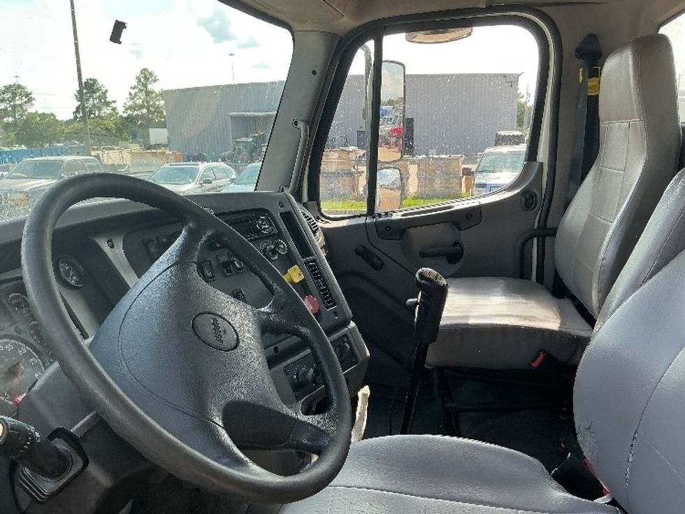 Day Cab Tractor-Heavy Duty Tractors-Freightliner-2020-M211264S-Richland-MS-144,986\n\t\tmiles-$ 54,500 - Image 10