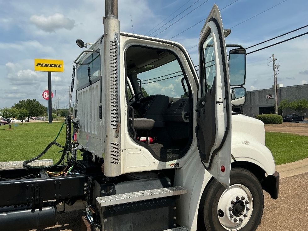Day Cab Tractor-Heavy Duty Tractors-Freightliner-2020-M211264S-Richland-MS-169,874\n\t\tmiles-$ 53,000 - Image 12