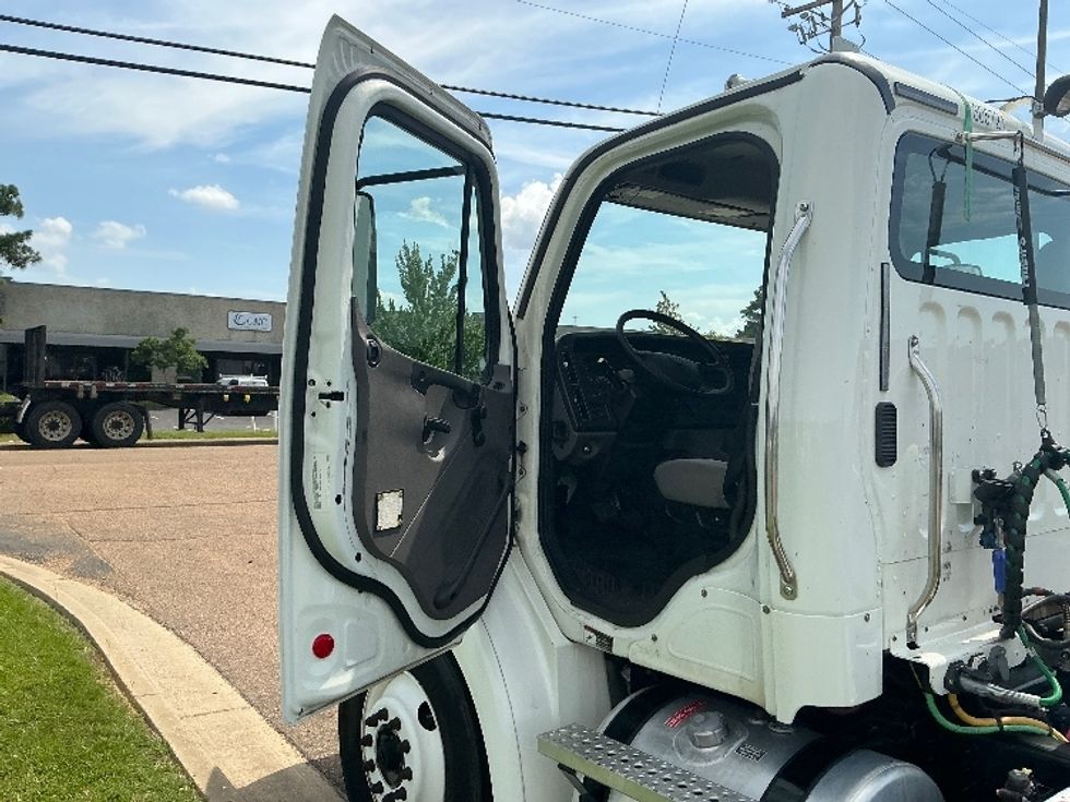 Day Cab Tractor-Heavy Duty Tractors-Freightliner-2020-M211264S-Richland-MS-169,874\n\t\tmiles-$ 53,000 - Image 9