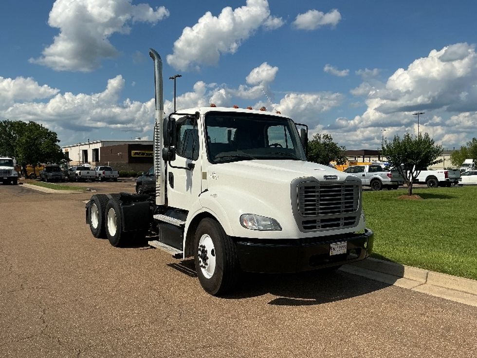 Day Cab Tractor-Heavy Duty Tractors-Freightliner-2020-M211264S-Richland-MS-192,737\n\t\tmiles-$ 51,750 - Image 1