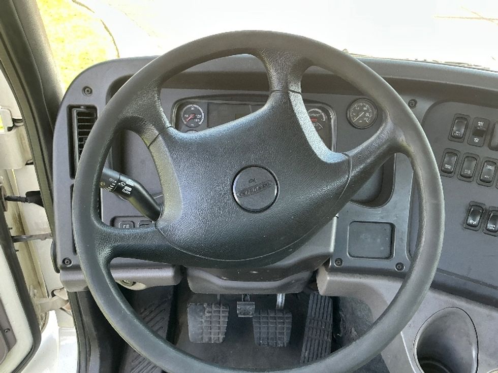 Day Cab Tractor-Heavy Duty Tractors-Freightliner-2020-M211264S-Richland-MS-192,737\n\t\tmiles-$ 51,750 - Image 11