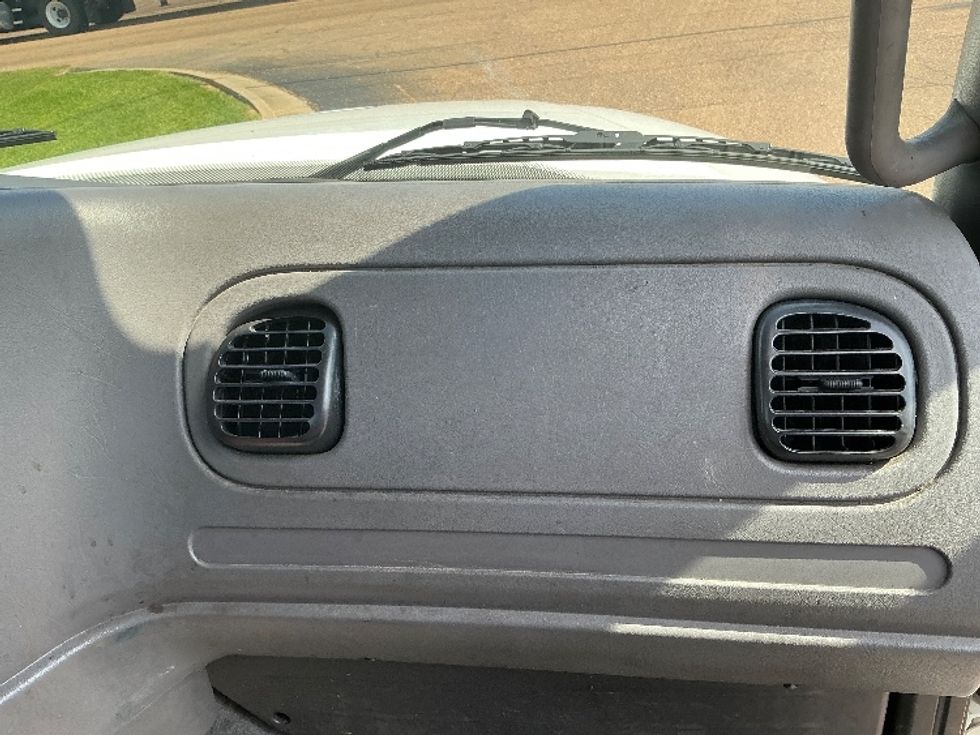 Day Cab Tractor-Heavy Duty Tractors-Freightliner-2020-M211264S-Richland-MS-192,737\n\t\tmiles-$ 51,750 - Image 13