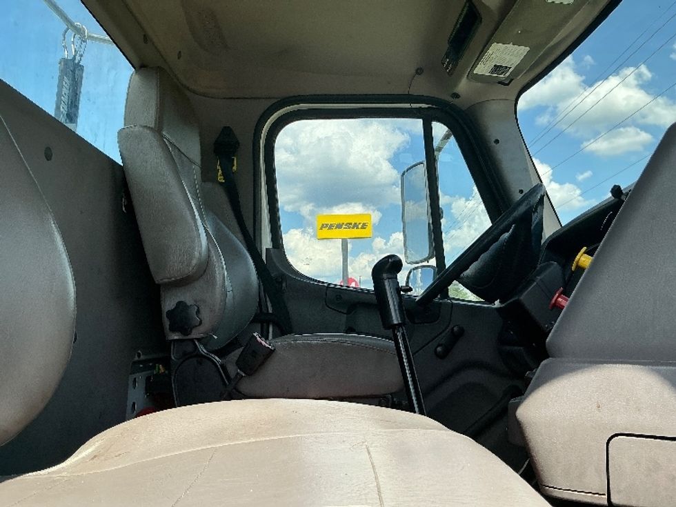 Day Cab Tractor-Heavy Duty Tractors-Freightliner-2020-M211264S-Richland-MS-192,737\n\t\tmiles-$ 51,750 - Image 14