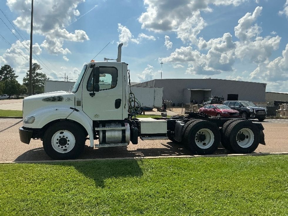Day Cab Tractor-Heavy Duty Tractors-Freightliner-2020-M211264S-Richland-MS-192,737\n\t\tmiles-$ 51,750 - Image 4