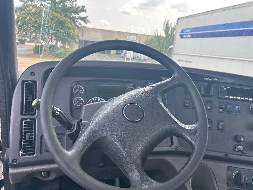 Day Cab Tractor-Heavy Duty Tractors-Freightliner-2020-M211264S-Richland-MS-229,660\n\t\tmiles-$ 49,500 - Image 11
