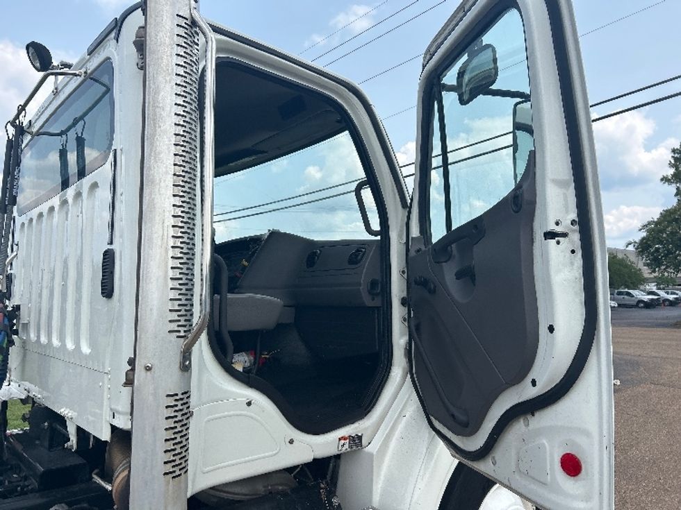 Day Cab Tractor-Heavy Duty Tractors-Freightliner-2020-M211264S-Richland-MS-229,660\n\t\tmiles-$ 49,500 - Image 12