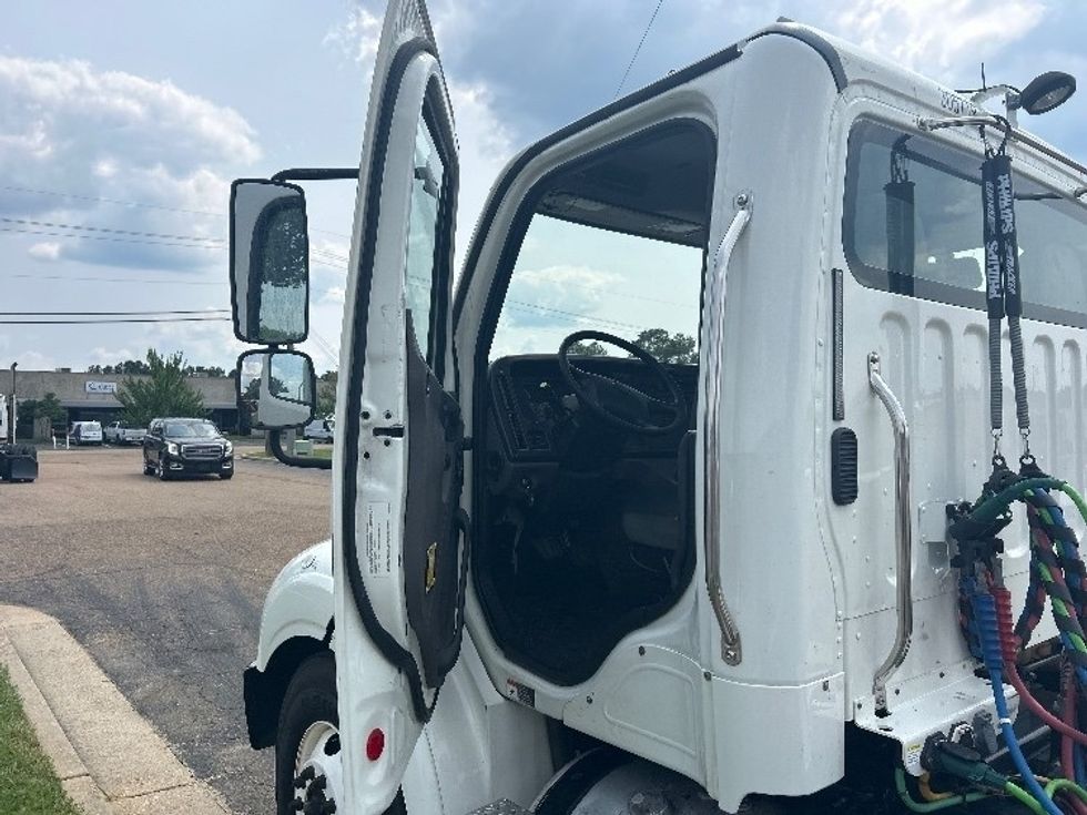 Day Cab Tractor-Heavy Duty Tractors-Freightliner-2020-M211264S-Richland-MS-229,660\n\t\tmiles-$ 49,500 - Image 9
