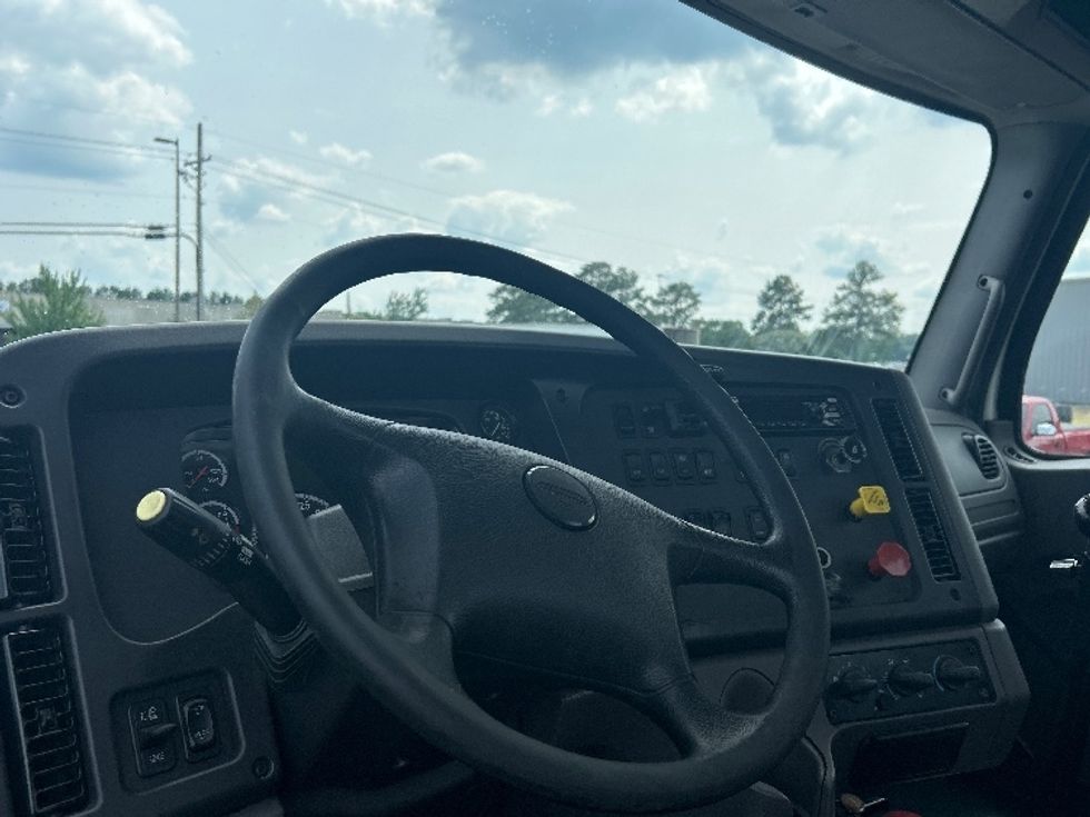 Day Cab Tractor-Heavy Duty Tractors-Freightliner-2020-M211264S-Richland-MS-267,067\n\t\tmiles-$ 46,750 - Image 10