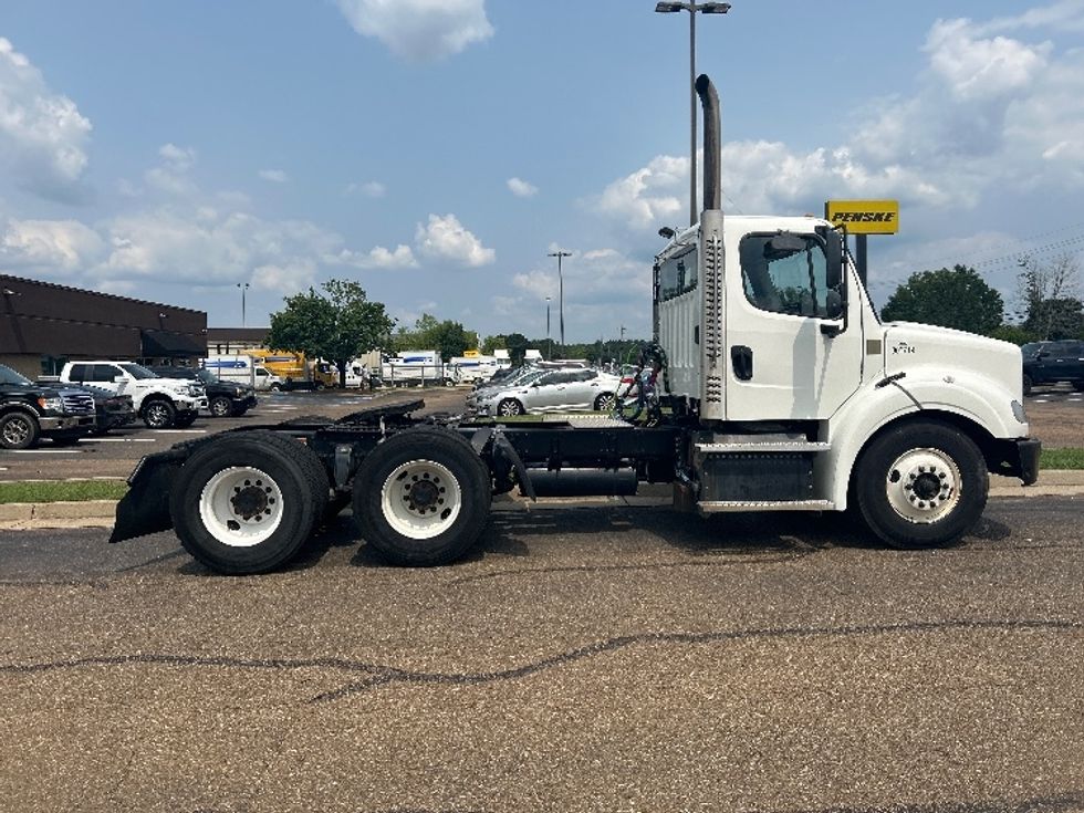 Day Cab Tractor-Heavy Duty Tractors-Freightliner-2020-M211264S-Richland-MS-267,067\n\t\tmiles-$ 46,750 - Image 8