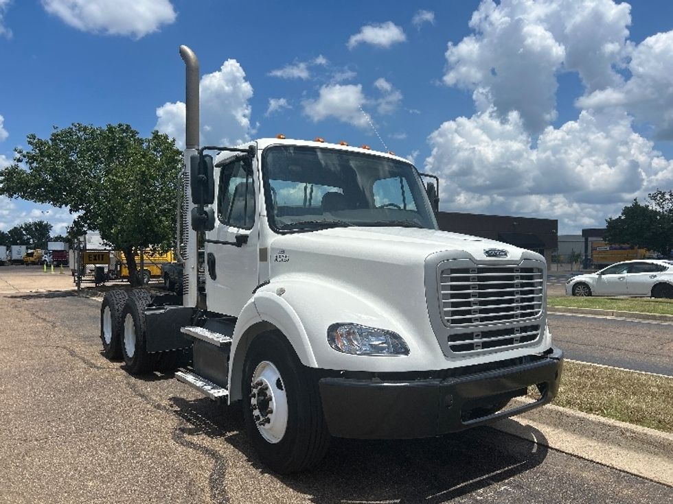 Day Cab Tractor-Heavy Duty Tractors-Freightliner-2020-M211264S-Richland-MS-284,149\n\t\tmiles-$ 45,750 - Image 1