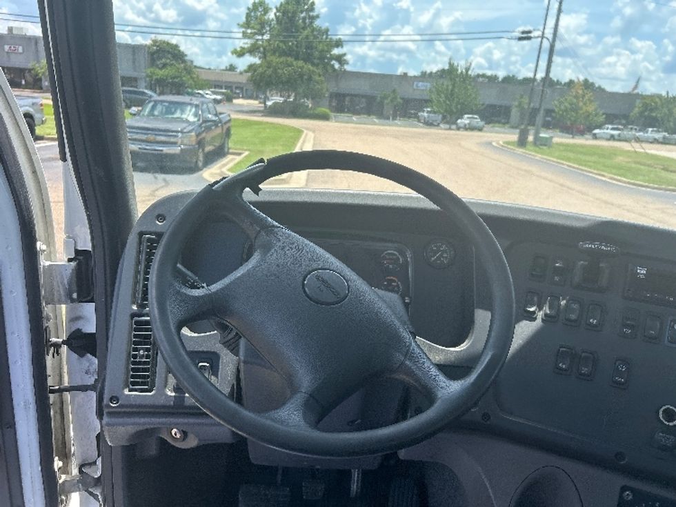 Day Cab Tractor-Heavy Duty Tractors-Freightliner-2020-M211264S-Richland-MS-284,149\n\t\tmiles-$ 45,750 - Image 11