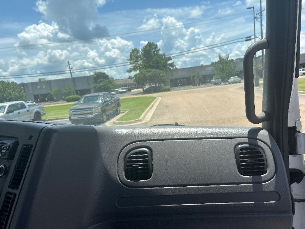 Day Cab Tractor-Heavy Duty Tractors-Freightliner-2020-M211264S-Richland-MS-284,149\n\t\tmiles-$ 45,750 - Image 13