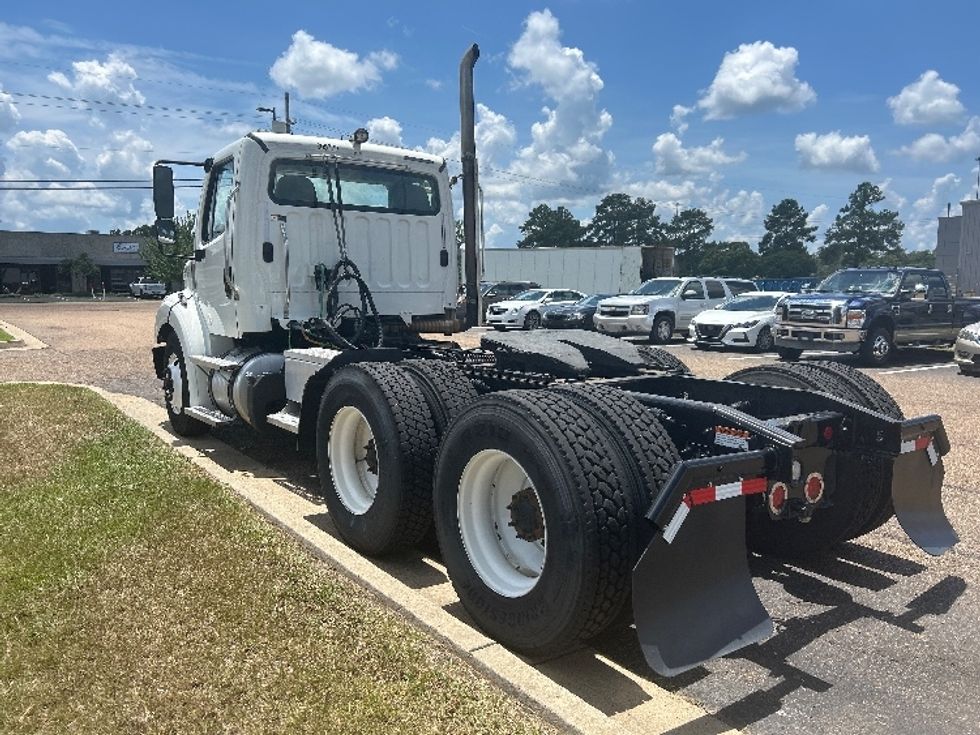 Day Cab Tractor-Heavy Duty Tractors-Freightliner-2020-M211264S-Richland-MS-284,149\n\t\tmiles-$ 45,750 - Image 5