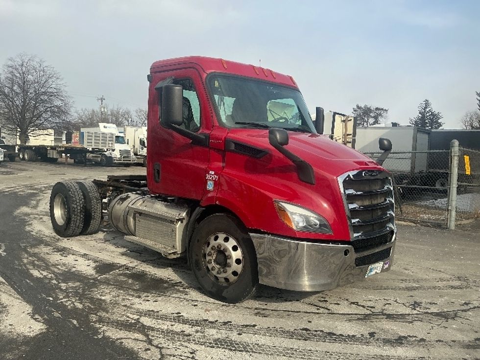 Day Cab Tractor-Heavy Duty Tractors-Freightliner-2020-T11642ST-Albany-NY-185,690\n\t\tmiles-$ 37,750 - Image 1