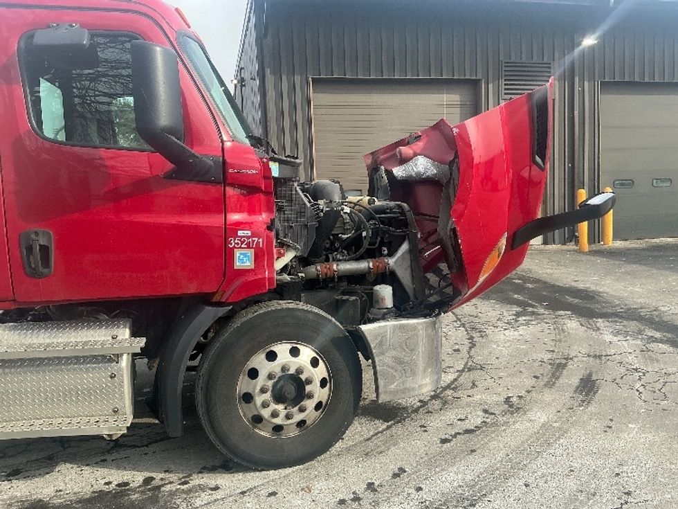 Day Cab Tractor-Heavy Duty Tractors-Freightliner-2020-T11642ST-Albany-NY-185,690\n\t\tmiles-$ 37,750 - Image 15