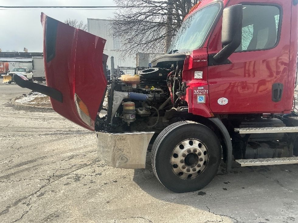 Day Cab Tractor-Heavy Duty Tractors-Freightliner-2020-T11642ST-Albany-NY-185,690\n\t\tmiles-$ 37,750 - Image 16