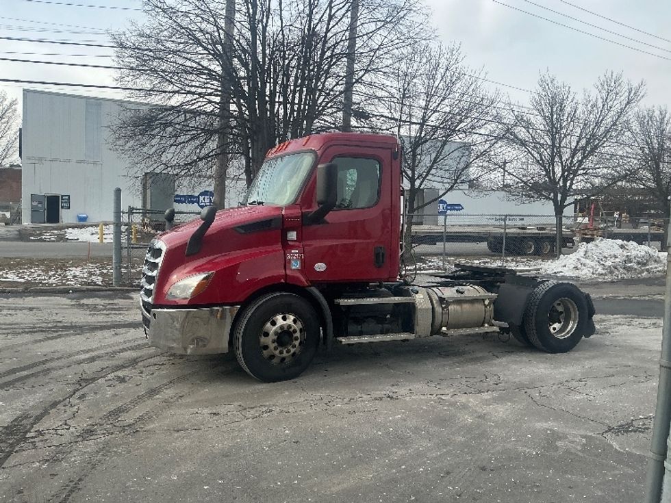 Day Cab Tractor-Heavy Duty Tractors-Freightliner-2020-T11642ST-Albany-NY-185,690\n\t\tmiles-$ 37,750 - Image 4