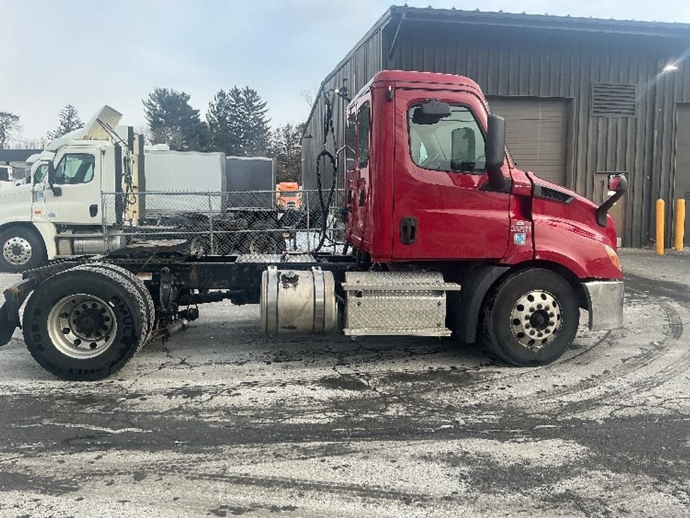 Day Cab Tractor-Heavy Duty Tractors-Freightliner-2020-T11642ST-Albany-NY-185,690\n\t\tmiles-$ 37,750 - Image 8