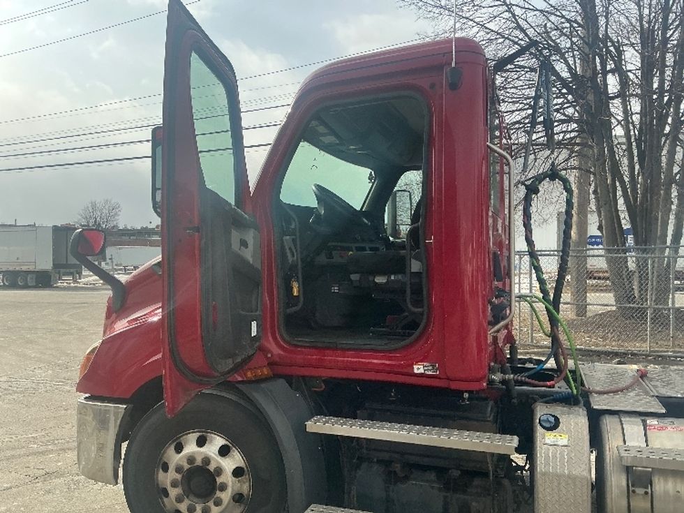 Day Cab Tractor-Heavy Duty Tractors-Freightliner-2020-T11642ST-Albany-NY-185,690\n\t\tmiles-$ 37,750 - Image 9