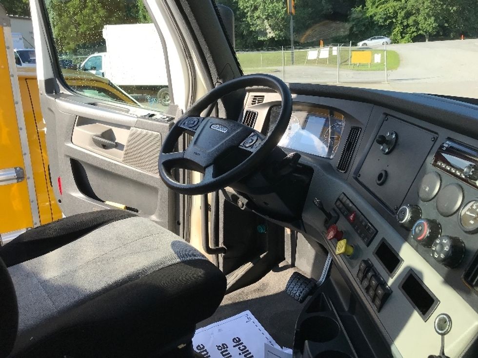 Day Cab Tractor-Heavy Duty Tractors-Freightliner-2020-T11642ST-Asheville-NC-463,802\n\t\tmiles-$ 38,750 - Image 10