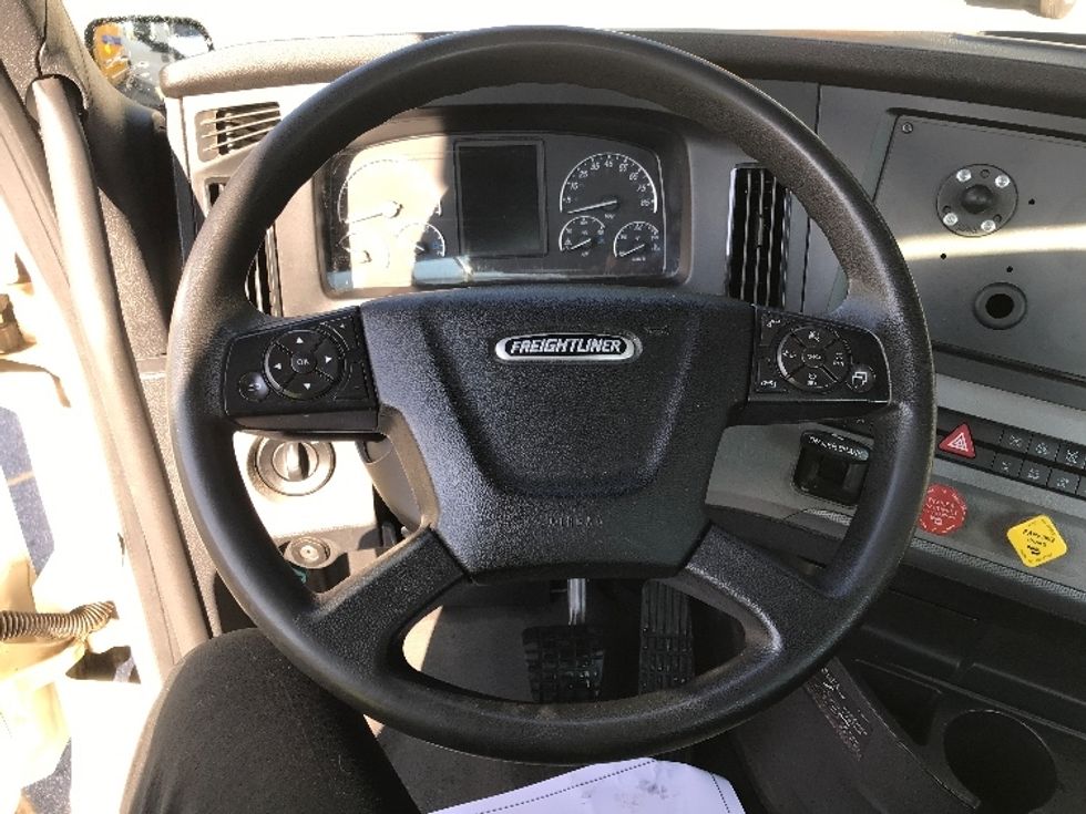 Day Cab Tractor-Heavy Duty Tractors-Freightliner-2020-T11642ST-Asheville-NC-463,802\n\t\tmiles-$ 38,750 - Image 11