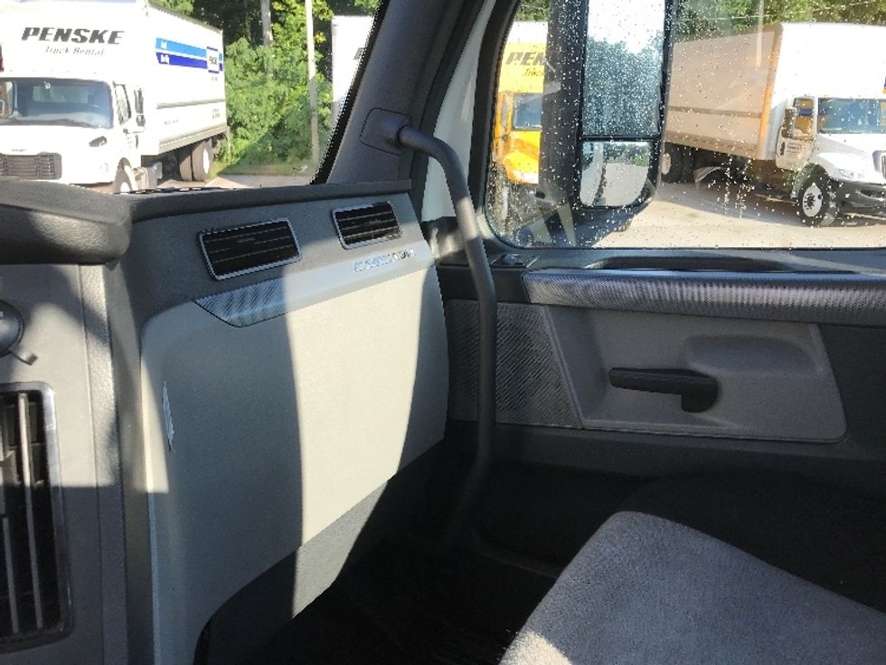 Day Cab Tractor-Heavy Duty Tractors-Freightliner-2020-T11642ST-Asheville-NC-463,802\n\t\tmiles-$ 38,750 - Image 13