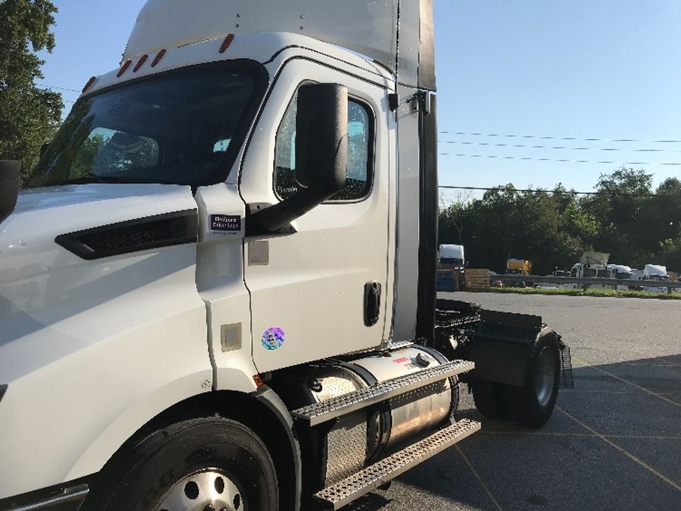 Day Cab Tractor-Heavy Duty Tractors-Freightliner-2020-T11642ST-Asheville-NC-463,802\n\t\tmiles-$ 38,750 - Image 4