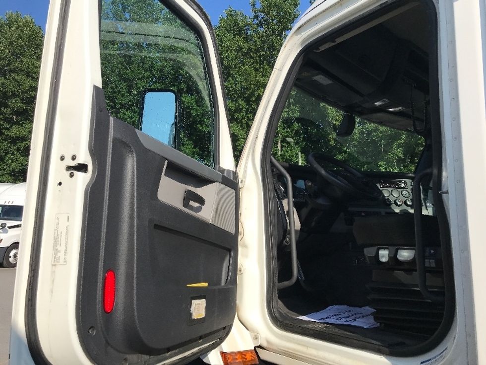 Day Cab Tractor-Heavy Duty Tractors-Freightliner-2020-T11642ST-Asheville-NC-463,802\n\t\tmiles-$ 38,750 - Image 9