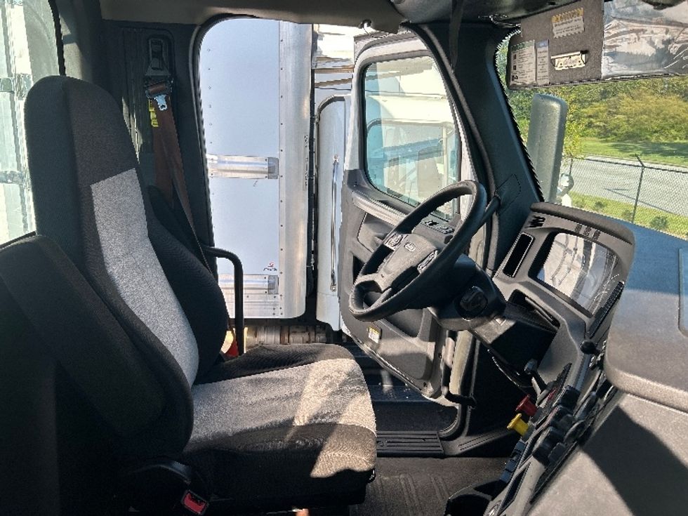 Day Cab Tractor-Heavy Duty Tractors-Freightliner-2020-T11642ST-Atlanta (Conyers)-GA-491,741\n\t\tmiles-$ 33,750 - Image 14