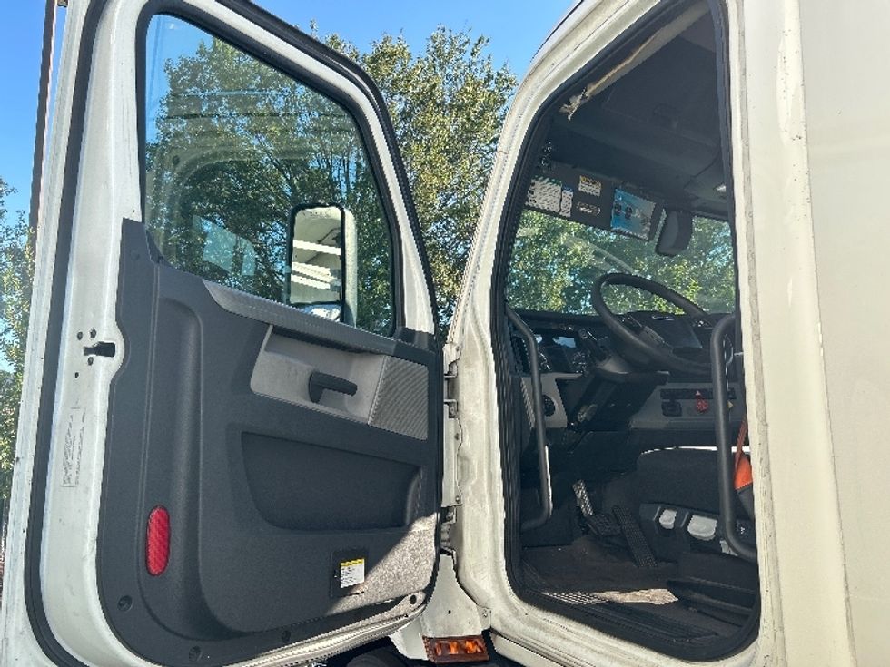 Day Cab Tractor-Heavy Duty Tractors-Freightliner-2020-T11642ST-Atlanta (Conyers)-GA-491,741\n\t\tmiles-$ 33,750 - Image 9