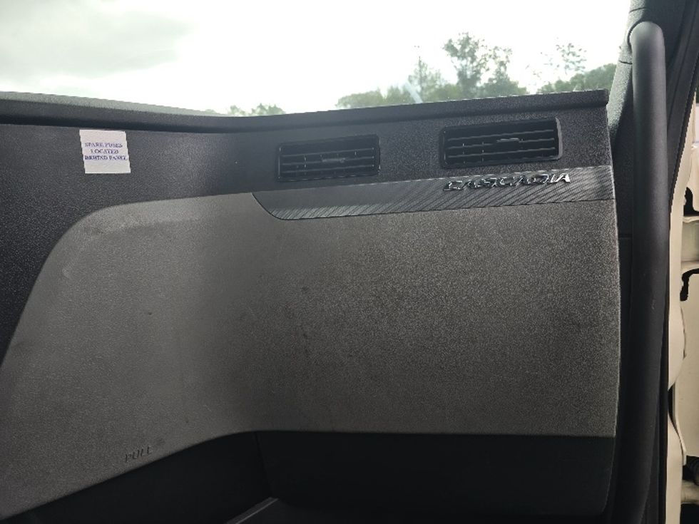 Day Cab Tractor-Heavy Duty Tractors-Freightliner-2020-T11642ST-Atlanta (Forest Park)-GA-378,182\n\t\tmiles-$ 41,500 - Image 13