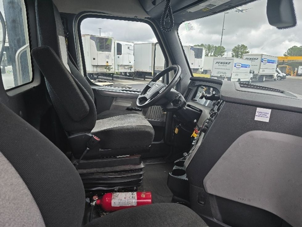 Day Cab Tractor-Heavy Duty Tractors-Freightliner-2020-T11642ST-Atlanta (Forest Park)-GA-378,182\n\t\tmiles-$ 41,500 - Image 14